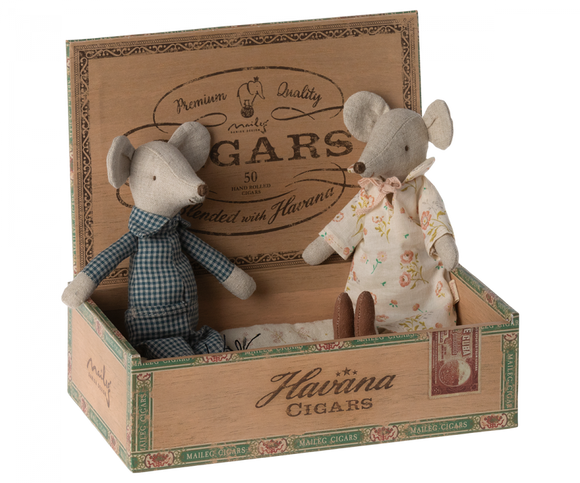Grandma & Grandpa Mice In Cigar Box