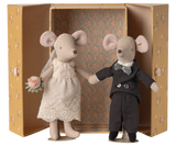 Wedding Suit, Dad Mouse