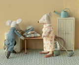 Grandma & Grandpa Mice In Cigar Box