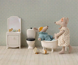Mum and Dad Mice in Cigar Box