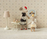 Beautician Mouse, Mum